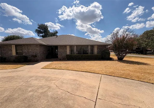 Photo 2 of Single family home for sale at 1327 W Kansas Ave, Chickasha, OK 73018 | MLS# 1249085 | Listing updated on 2026-09-15