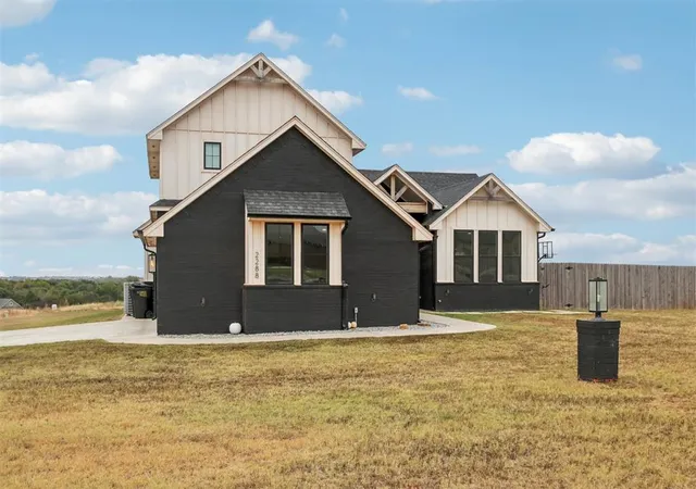 Photo 1 of Single family home for sale at 2288 County Rd 1335, Blanchard, OK 73010 | MLS# 1249113 | Listing updated on 2026-09-23