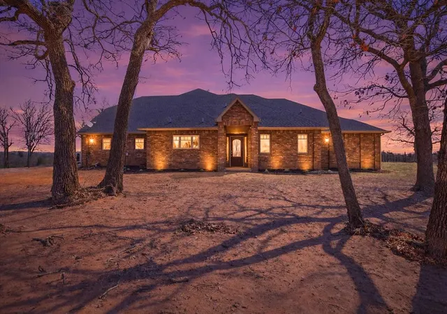 Photo 2 of Sale Pending at 2868 S Anderson Rd, Guthrie, OK 73044 | MLS# 1249114 | Listing updated on 2026-10-05