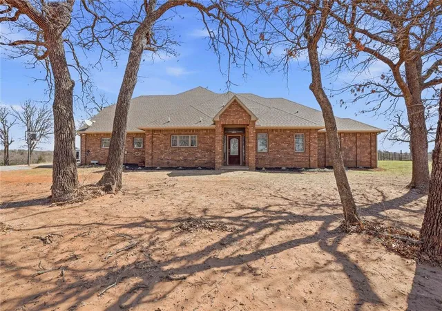 Photo 3 of Sale Pending at 2868 S Anderson Rd, Guthrie, OK 73044 | MLS# 1249114 | Listing updated on 2026-10-05