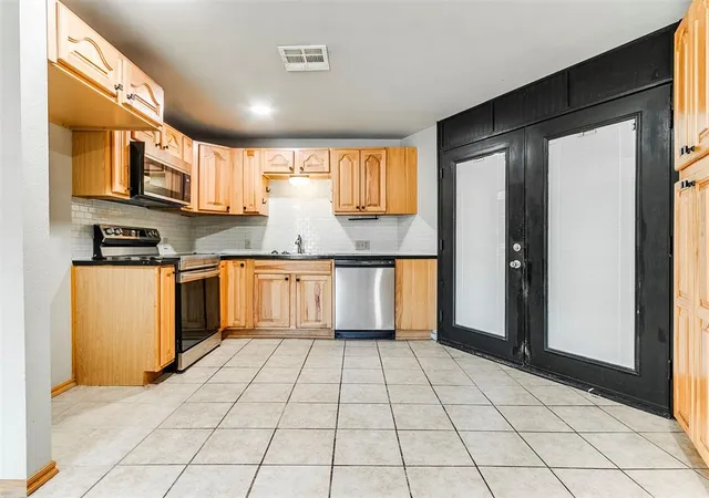 Photo 3 of Single family home for sale at 326 Atterberry Dr, Norman, OK 73071 | MLS# 1249121 | Listing updated on 2026-09-15