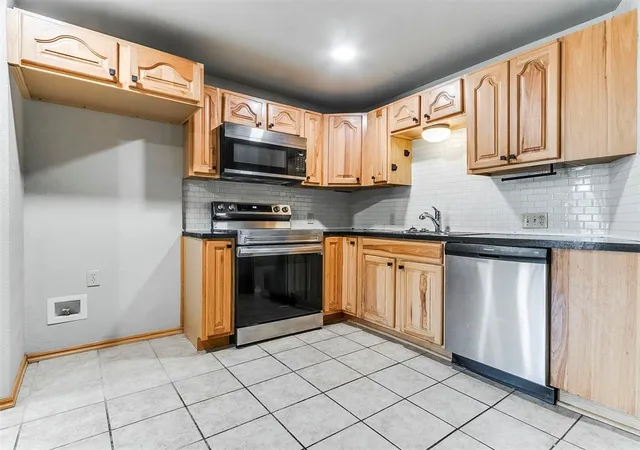 Photo 4 of Single family home for sale at 326 Atterberry Dr, Norman, OK 73071 | MLS# 1249121 | Listing updated on 2026-09-15