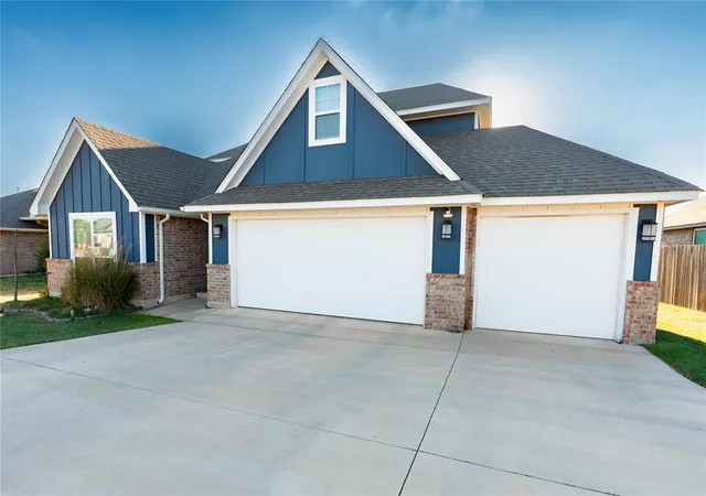 Photo 4 of Single family home for sale at 2204 Arcady Ave, Norman, OK 73026 | MLS# 1249137 | Listing updated on 2026-09-16