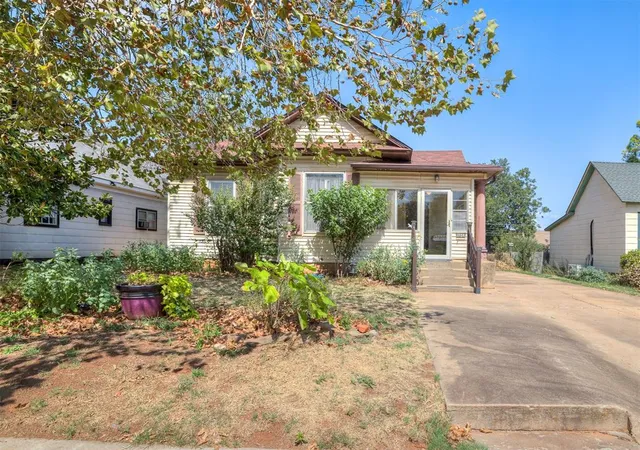 Single family home for sale at 1114 E Noble Ave, Guthrie, OK 73044 | MLS# 1249151
