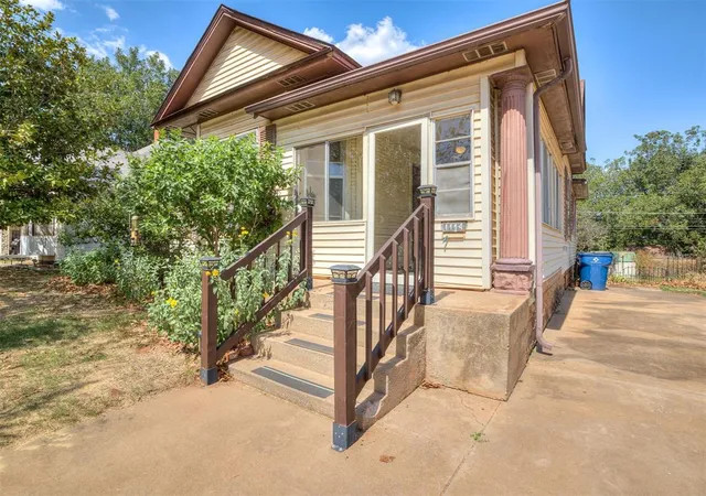 Photo 3 of Single family home for sale at 1114 E Noble Ave, Guthrie, OK 73044 | MLS# 1249151 | Listing updated on 2026-09-19