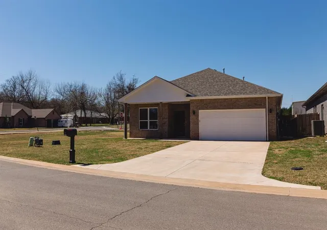 Photo 2 of Single family home for sale at 629 Remington Ave, Jones, OK 73034 | MLS# 1249154 | Listing updated on 2026-09-16