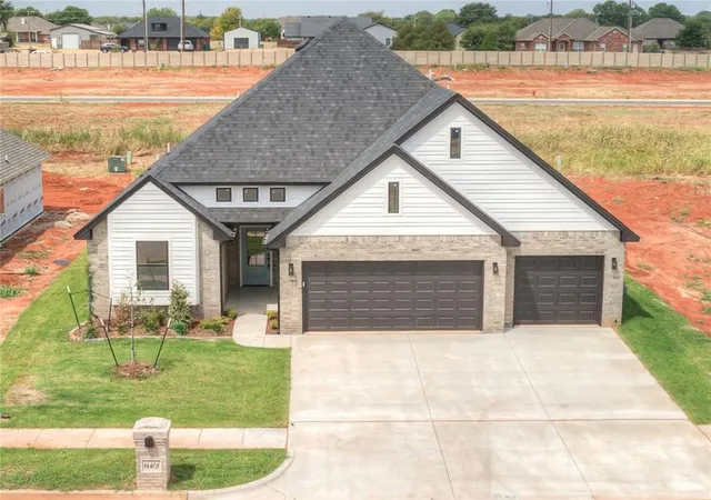 Photo 2 of Single family home for sale at 14401 Village Trl, Piedmont, OK 73078 | MLS# 1249176 | Listing updated on 2026-10-07