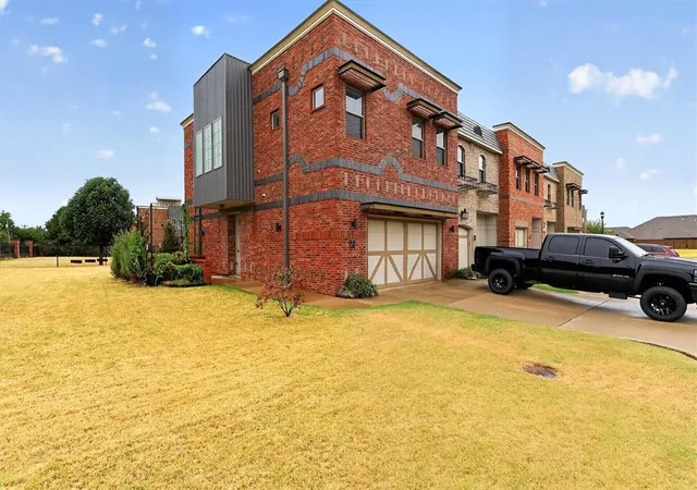 Photo 1 of Townhouse for sale at 471 S Fretz Ave, Edmond, OK 73003 | MLS# 1249195 | Listing updated on 2026-09-16