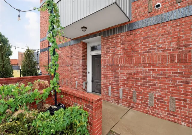 Photo 3 of Townhouse for sale at 471 S Fretz Ave, Edmond, OK 73003 | MLS# 1249195 | Listing updated on 2026-09-16