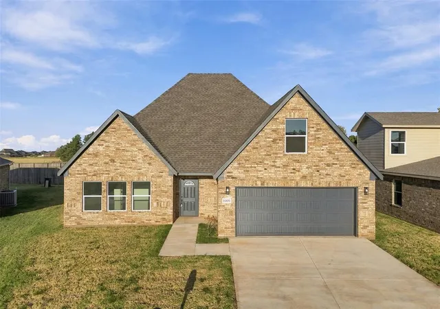 Photo 1 of Single family home for sale at 801 Chateau Ct, Kingfisher, OK 73750 | MLS# 1249199 | Listing updated on 2026-09-18
