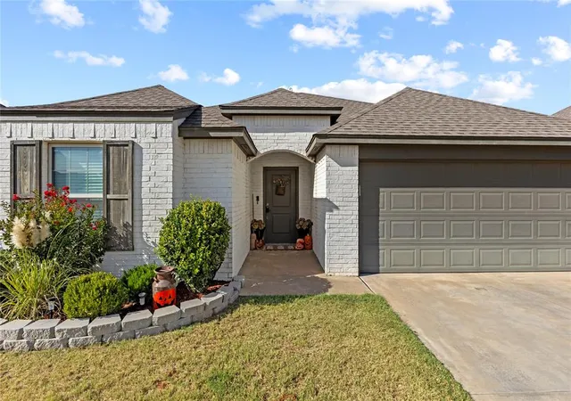 Photo 2 of Single family home for sale at 2613 Hayride Dr, Weatherford, OK 73096 | MLS# 1249203 | Listing updated on 2026-09-17