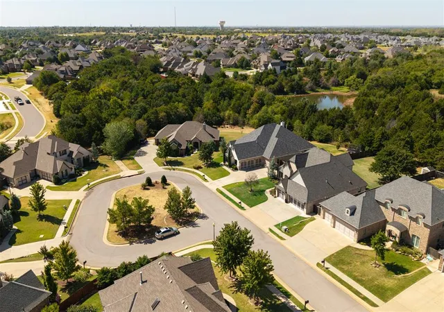 Photo 2 of Single family home for sale at 5317 Gateway Brg Ct, Edmond, OK 73034 | MLS# 1249213 | Listing updated on 2026-09-17