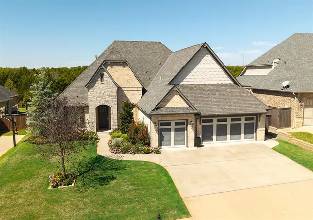 Photo 3 of Single family home for sale at 5317 Gateway Brg Ct, Edmond, OK 73034 | MLS# 1249213 | Listing updated on 2026-09-17