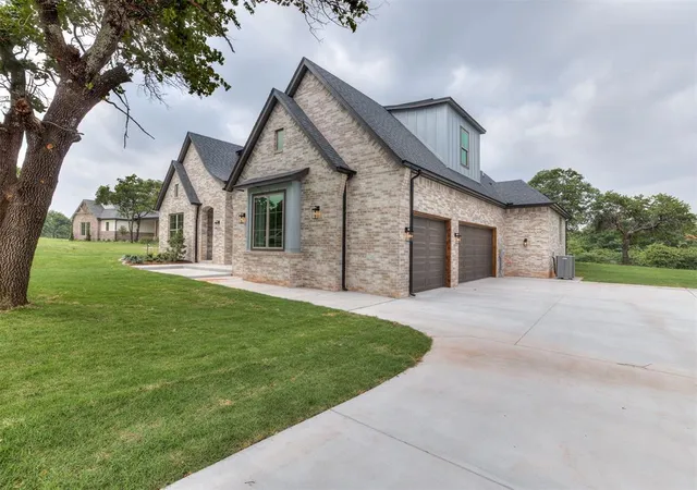 Photo 3 of Single family home for sale at 13025 Stagecoach Trl, Arcadia, OK 73007 | MLS# 1249214 | Listing updated on 2026-09-19