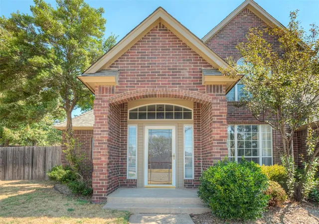 Photo 3 of Single family home for sale at 204 Ainsley Ct, Edmond, OK 73034 | MLS# 1249219 | Listing updated on 2026-10-06