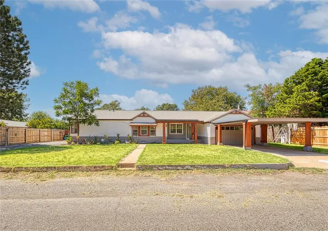 Photo 1 of Single family home for sale at 409 S Cedar Ave, Erick, OK 73645 | MLS# 1249222 | Listing updated on 2026-09-16