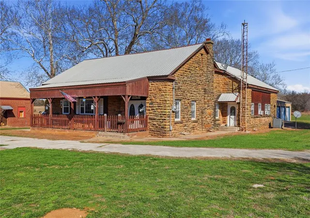 Photo 2 of Sale Pending at 35193 Ew 1270, Seminole, OK 74868 | MLS# 1249230 | Listing updated on 2026-09-24