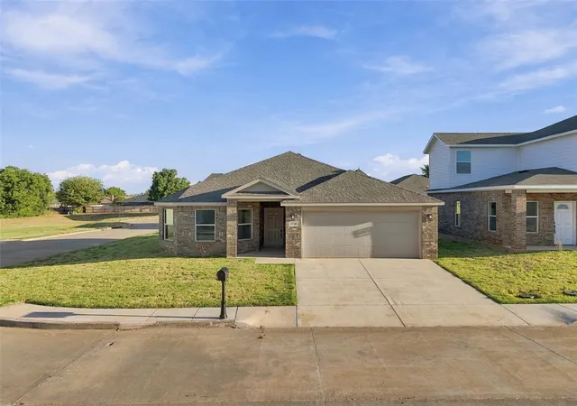 Photo 2 of Single family home for sale at 808 Venice Ct, Kingfisher, OK 73750 | MLS# 1249256 | Listing updated on 2026-09-18