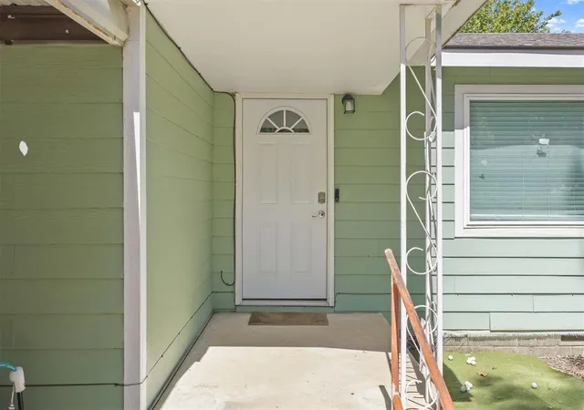 Photo 2 of Sale Pending at 302 W East St, Elmore City, OK 73433 | MLS# 1249258 | Listing updated on 2026-10-01