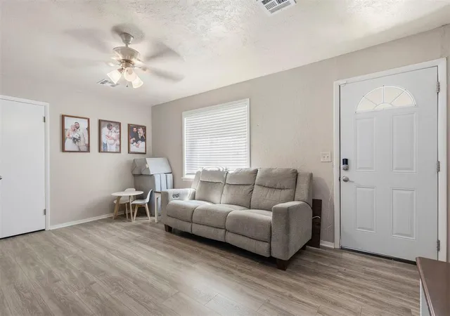 Photo 3 of Sale Pending at 302 W East St, Elmore City, OK 73433 | MLS# 1249258 | Listing updated on 2026-10-01