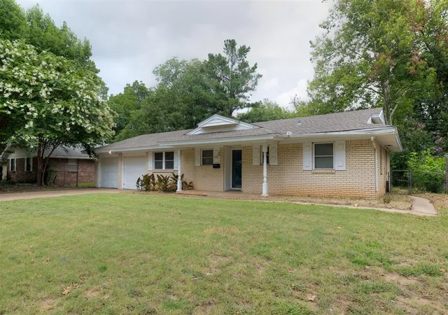 Photo 2 of Sale Pending at 1701 Beverly Hills St, Norman, OK 73072 | MLS# 1249263 | Listing updated on 2026-09-21