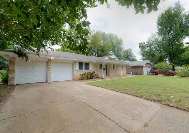 Photo 3 of Sale Pending at 1701 Beverly Hills St, Norman, OK 73072 | MLS# 1249263 | Listing updated on 2026-09-21