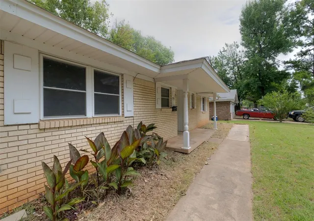 Photo 4 of Sale Pending at 1701 Beverly Hills St, Norman, OK 73072 | MLS# 1249263 | Listing updated on 2026-09-21