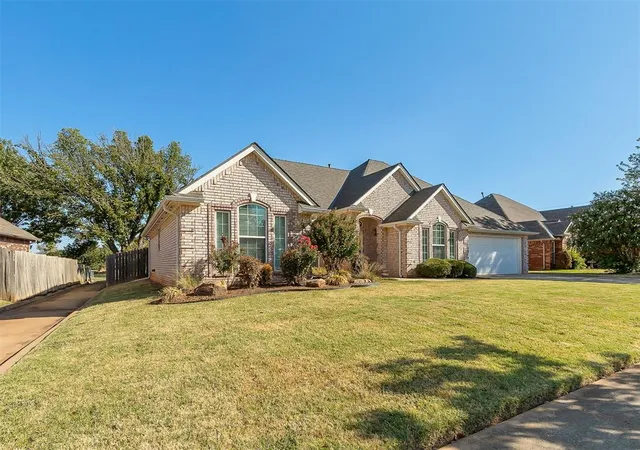 Photo 4 of Single family home for sale at 2921 Misty Ridge Dr, Norman, OK 73071 | MLS# 1249278 | Listing updated on 2026-09-16