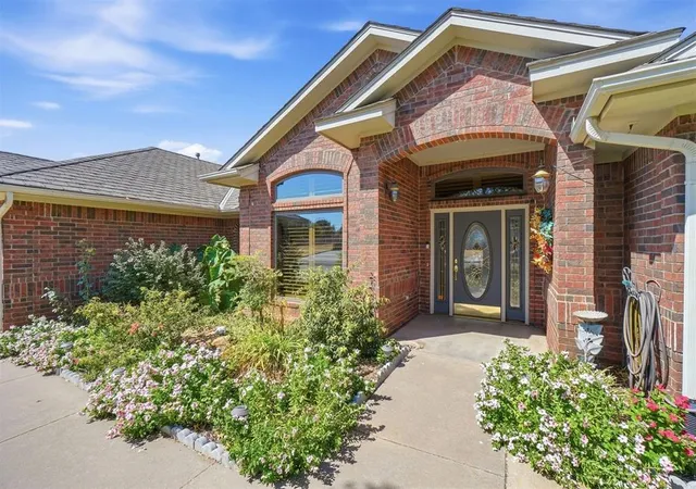 Photo 2 of Sale Pending at 2309 N Sunset Dr, Clinton, OK 73601 | MLS# 1249299 | Listing updated on 2026-10-08