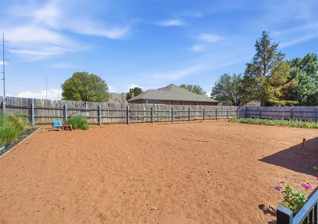 Photo 33 of Sale Pending at 2309 N Sunset Dr, Clinton, OK 73601 | MLS# 1249299 | Listing updated on 2026-10-08