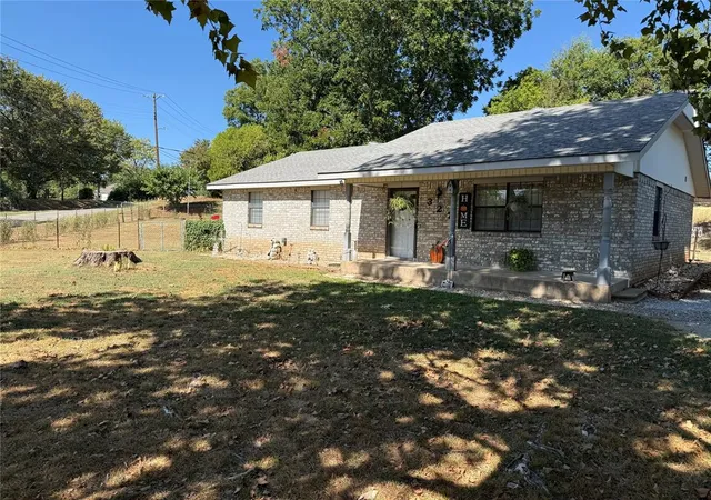 Photo 1 of Sale Pending at 327 S Mcclure Ave, Pauls Valley, OK 73075 | MLS# 1249300 | Listing updated on 2026-10-07