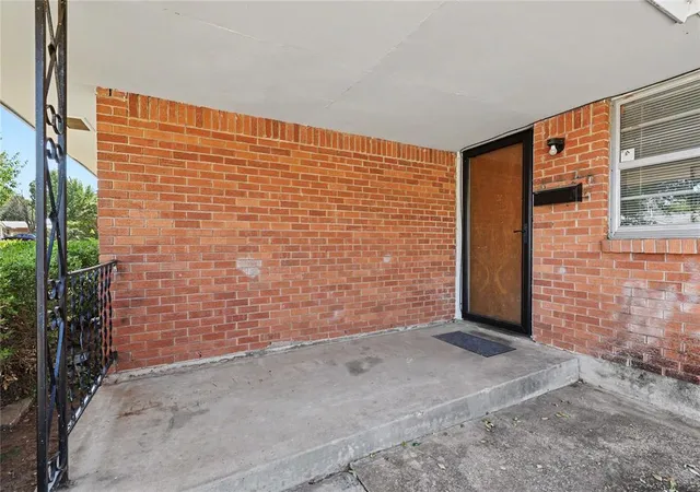 Photo 3 of Single family home for sale at 644 W Main St, Moore, OK 73160 | MLS# 1249302 | Listing updated on 2026-09-16