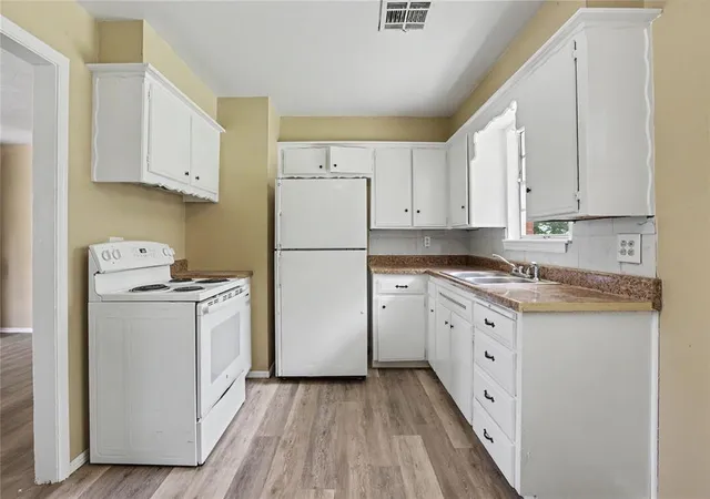 Photo 3 of Single family home for sale at 644 W Main St, Moore, OK 73160 | MLS# 1249302 | Listing updated on 2026-09-16