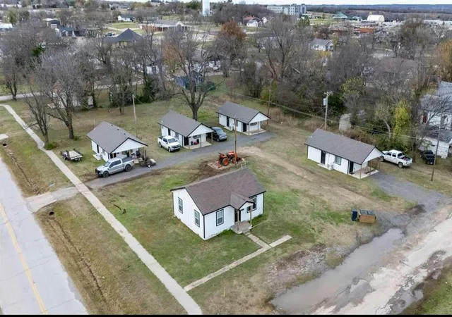 Photo 2 of Multi family home for sale at 402 N 6th Avenue, Stroud, OK 74079 | MLS# 1249304 | Listing updated on 2026-09-16