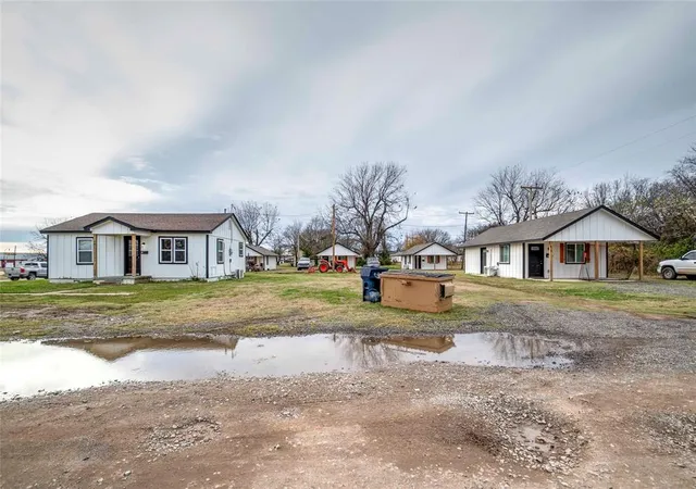 Photo 3 of Multi family home for sale at 402 N 6th Avenue, Stroud, OK 74079 | MLS# 1249304 | Listing updated on 2026-09-16