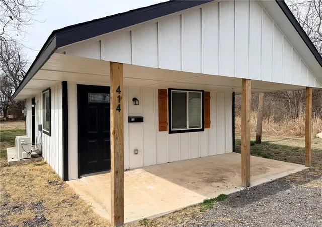 Listing Photo 4 - Condo for sale in building located at 402 N 6th Ave, Stroud, OK 74079
