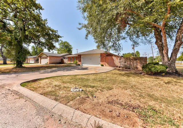 Photo 2 of Single family home for sale at 1073 Harrison St, Harrah, OK 73045 | MLS# 1249305 | Listing updated on 2026-10-07