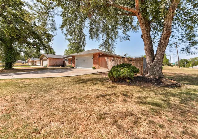 Photo 3 of Single family home for sale at 1073 Harrison St, Harrah, OK 73045 | MLS# 1249305 | Listing updated on 2026-10-07