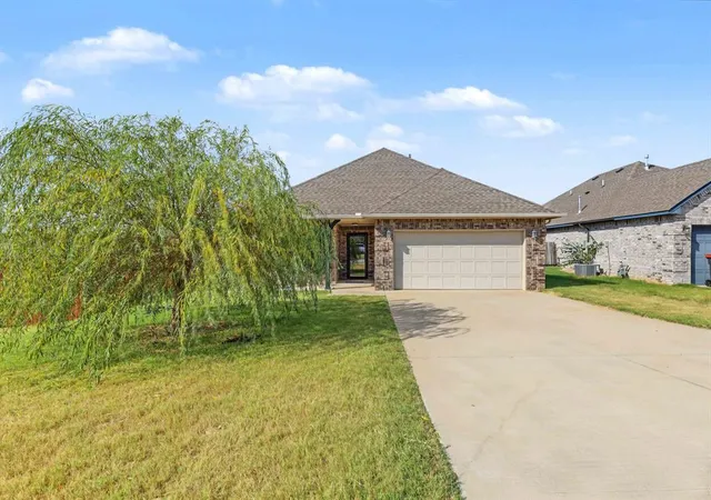 Photo 1 of Single family home for sale at 20575 Creekside Dr, Harrah, OK 73045 | MLS# 1249306 | Listing updated on 2026-10-09