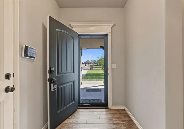 Photo 3 of Single family home for sale at 20575 Creekside Dr, Harrah, OK 73045 | MLS# 1249306 | Listing updated on 2026-10-09