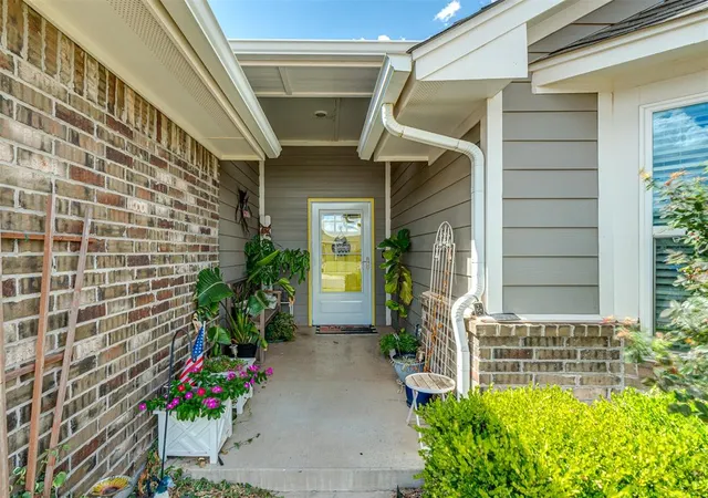 Photo 2 of Single family home for sale at 10205 Salt Frk Dr, Yukon, OK 73099 | MLS# 1249317 | Listing updated on 2026-09-18