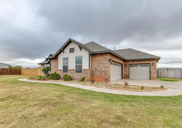Photo 3 of Sale Pending at 1506 Bridge St, Edmond, OK 73025 | MLS# 1249342 | Listing updated on 2026-09-17
