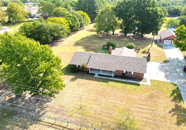 Photo 3 of Single family home for sale at 16009 S Rock Crk Rd, Shawnee, OK 74801 | MLS# 1249350 | Listing updated on 2026-09-17