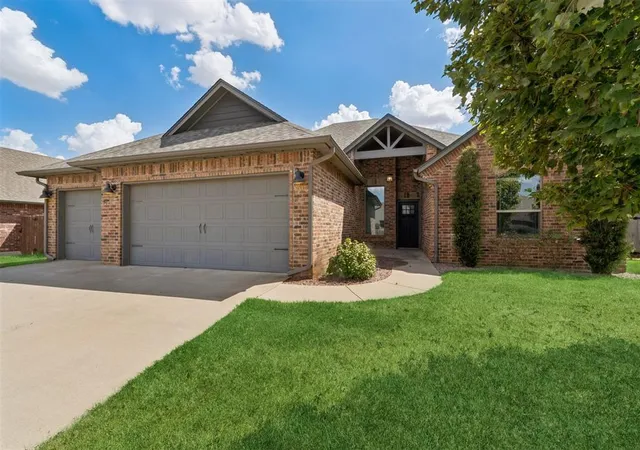 Photo 2 of Single family home for sale at 2640 Coles Crk Ln, Yukon, OK 73099 | MLS# 1249360 | Listing updated on 2026-10-06