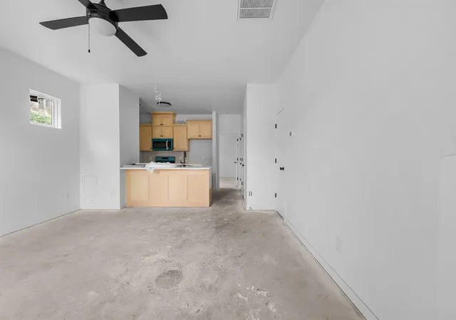 Listing Photo 4 - Condo for sale in building located at 820 W 2nd St, Edmond, OK 73003