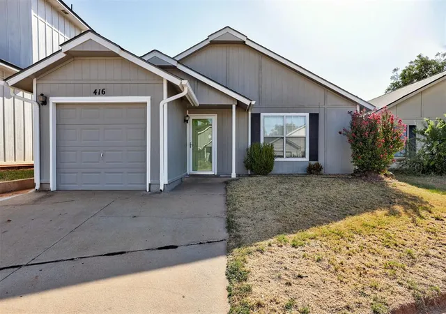 Photo 2 of Single family home for sale at 416 Belmont Dr, Edmond, OK 73034 | MLS# 1249389 | Listing updated on 2026-09-17