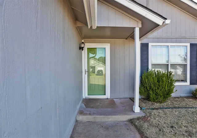 Photo 4 of Single family home for sale at 416 Belmont Dr, Edmond, OK 73034 | MLS# 1249389 | Listing updated on 2026-09-17
