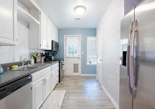Photo 2 of Single family home for sale at 914 N Patchin Ave, Shawnee, OK 74801 | MLS# 1249392 | Listing updated on 2026-09-17