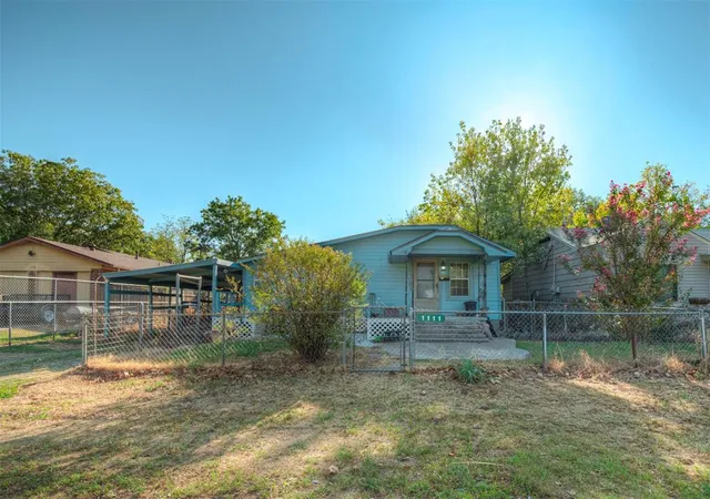 Photo 2 of Single family home for sale at 1111 N Minnesota Ave, Shawnee, OK 74801 | MLS# 1249397 | Listing updated on 2026-09-18