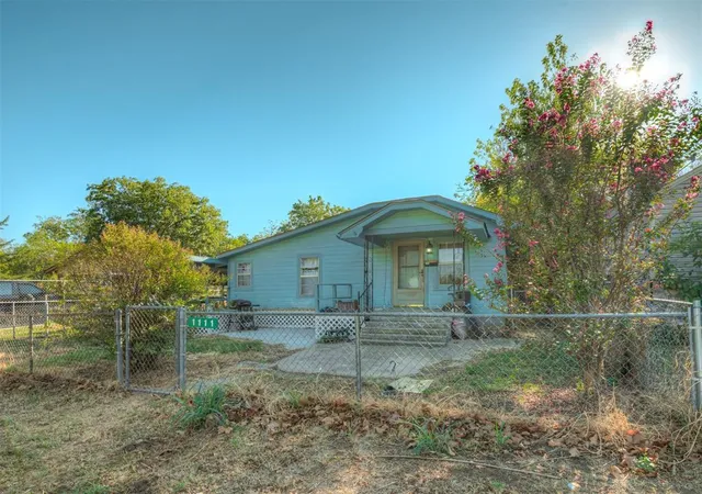 Photo 3 of Single family home for sale at 1111 N Minnesota Ave, Shawnee, OK 74801 | MLS# 1249397 | Listing updated on 2026-09-18